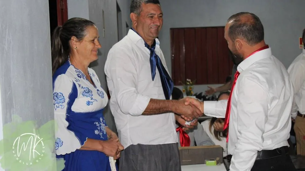 CTG Querência Gaúcha homenageia ex-patrões em fandango