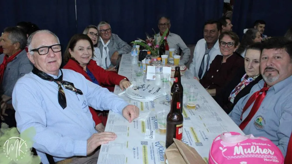 CTG Querência Gaúcha homenageia ex-patrões em fandango