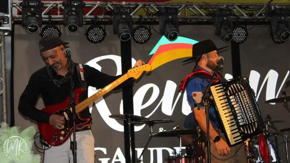 CTG Querência Gaúcha homenageia ex-patrões em fandango