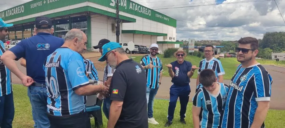 Consulado Gremista reinaugura totem restaurado em Tenente Portela