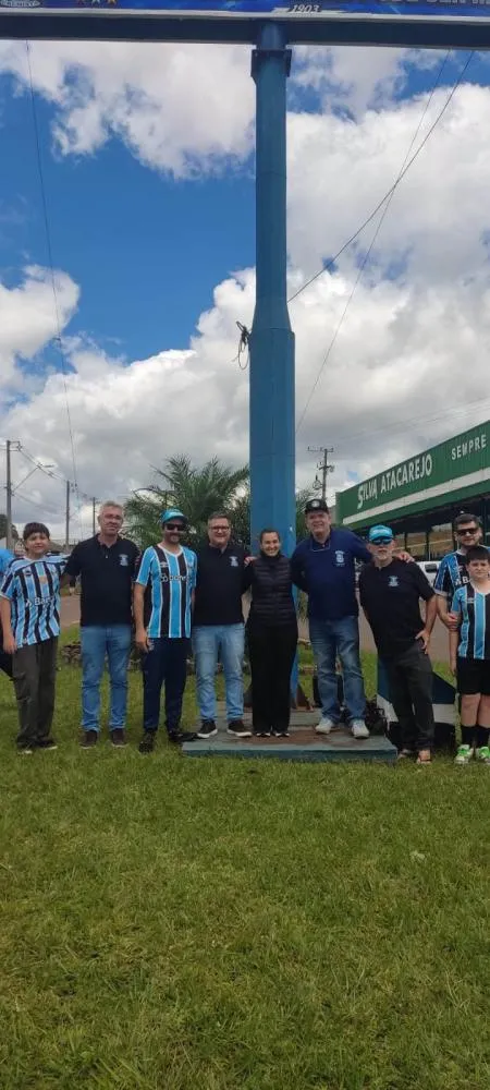 Consulado Gremista reinaugura totem restaurado em Tenente Portela