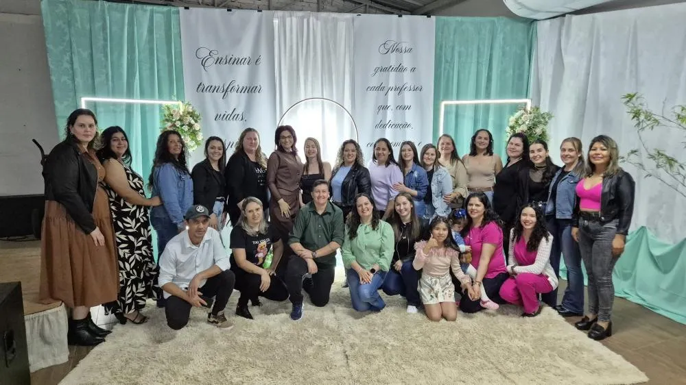 Secretaria de Educação homenageia profissionais da rede municipal em Tenente Portela