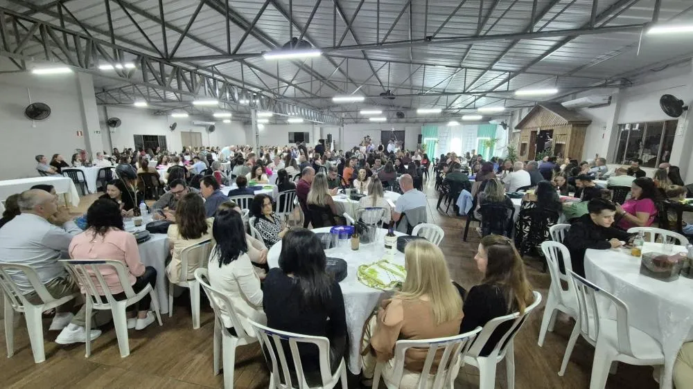 Secretaria de Educação homenageia profissionais da rede municipal em Tenente Portela