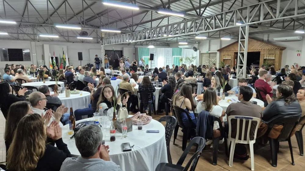 Secretaria de Educação homenageia profissionais da rede municipal em Tenente Portela