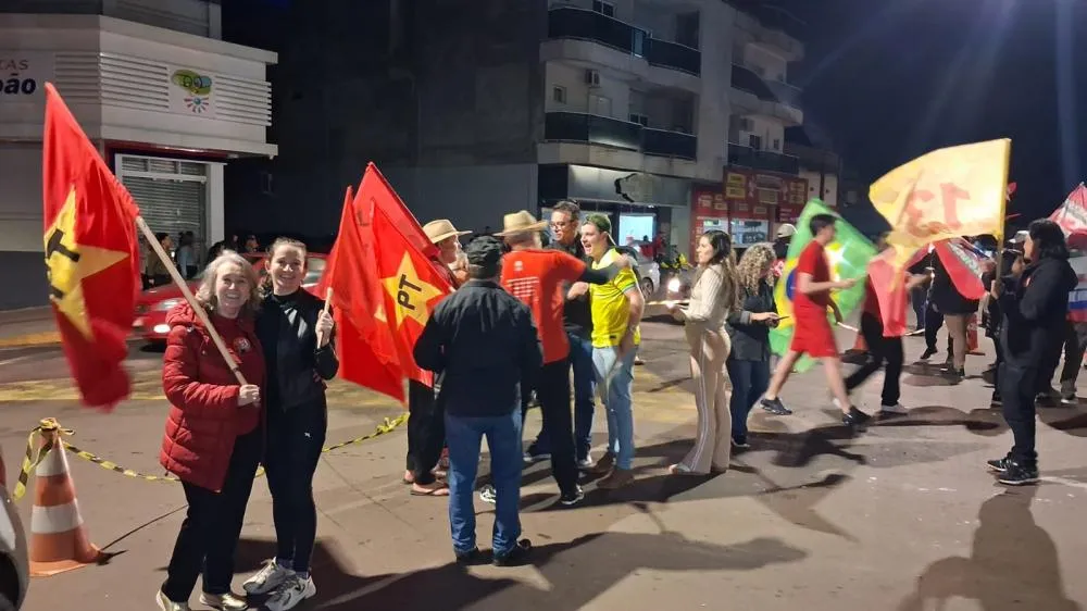 Vitória de Lula mobiliza militância do PT e reúne apoiadores em Tenente Portela