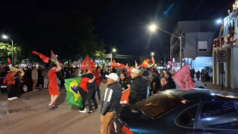 Vitória de Lula mobiliza militância do PT e reúne apoiadores em Tenente Portela