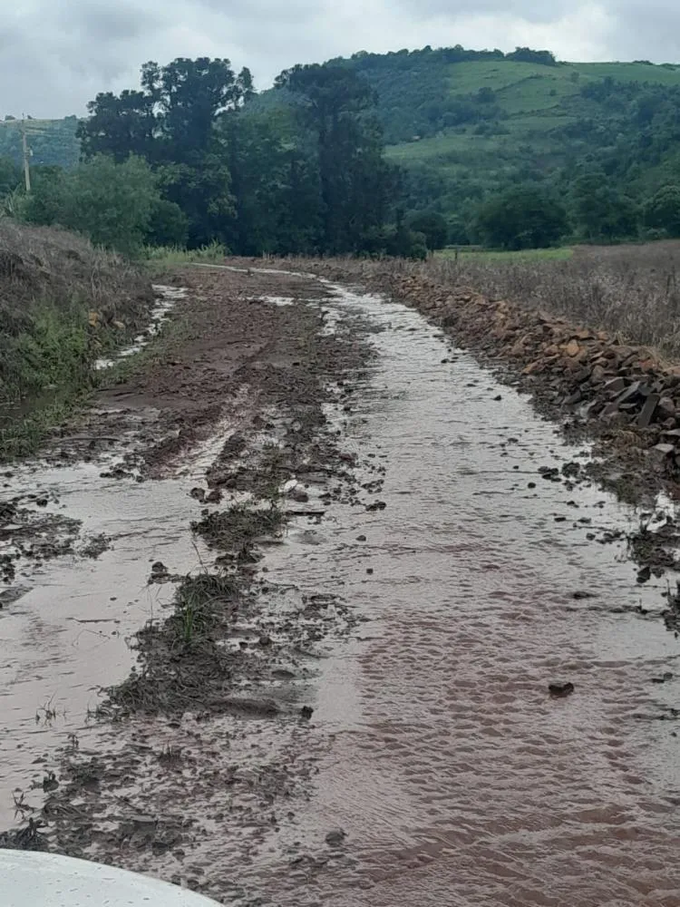 Chuva de mais de 100 mm em menos de 30 min provoca estragos no interior e na cidade