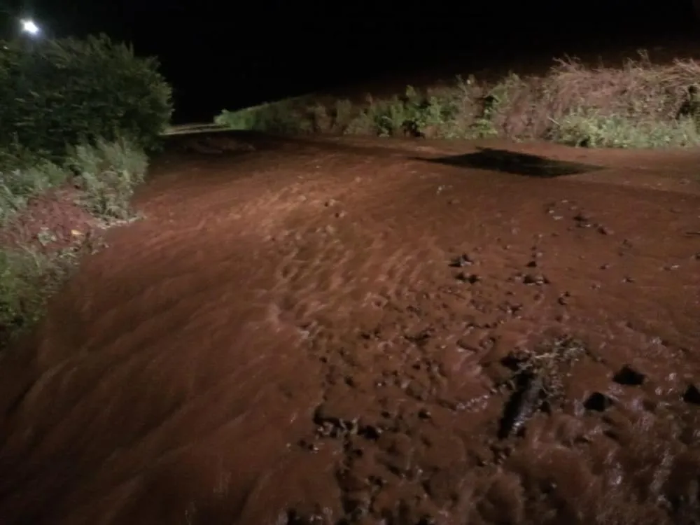 Chuva de mais de 100 mm em menos de 30 min provoca estragos no interior e na cidade