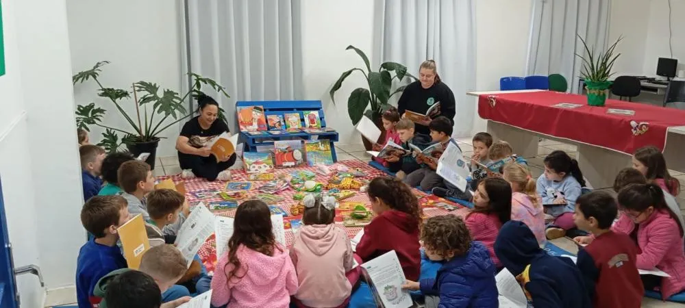 Atividades de conscientização ambiental e incentivo à leitura são realizadas pelas turmas do 1º Ano da EMEF Salto Grande 