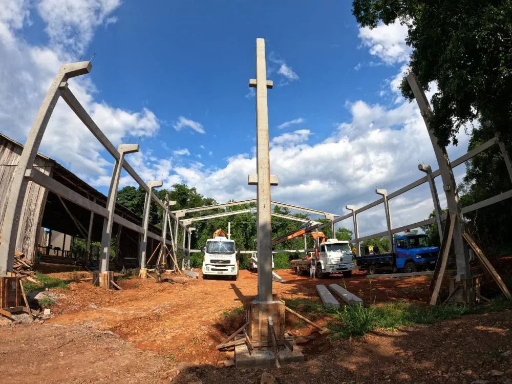  Prefeito Rosemar Sala acompanha o andamento das obras do Ginásio Esportivo em Alto Alegre