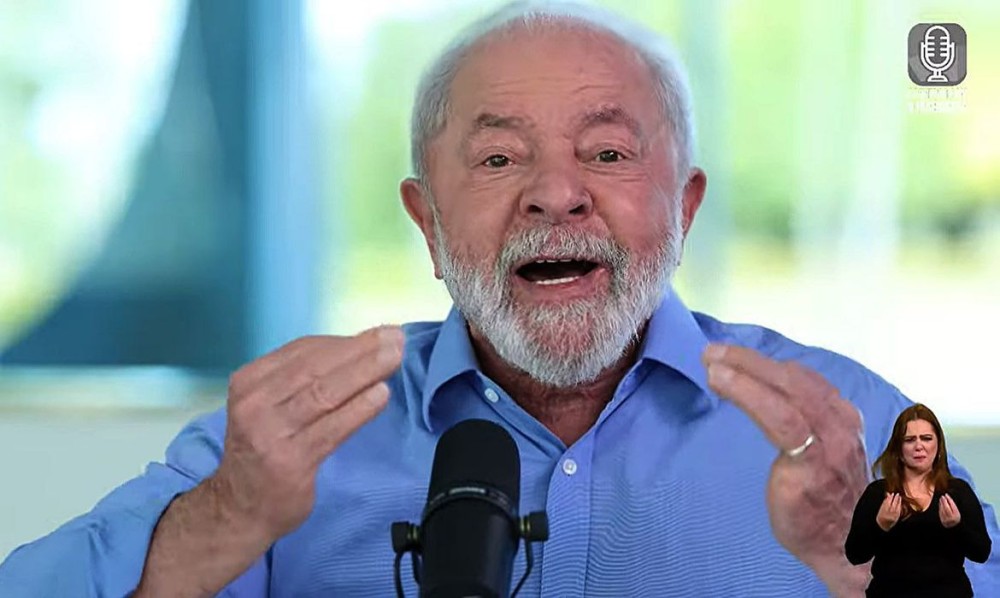Presidente Lula é entrevistado por Marcos Uchoa no programa Conversa com o Presidente, no Palácio do Alvorada. Imagem: TV Brasil