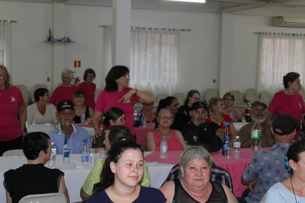 Liga Feminina de Combate ao Câncer confraterniza com seus assistidos