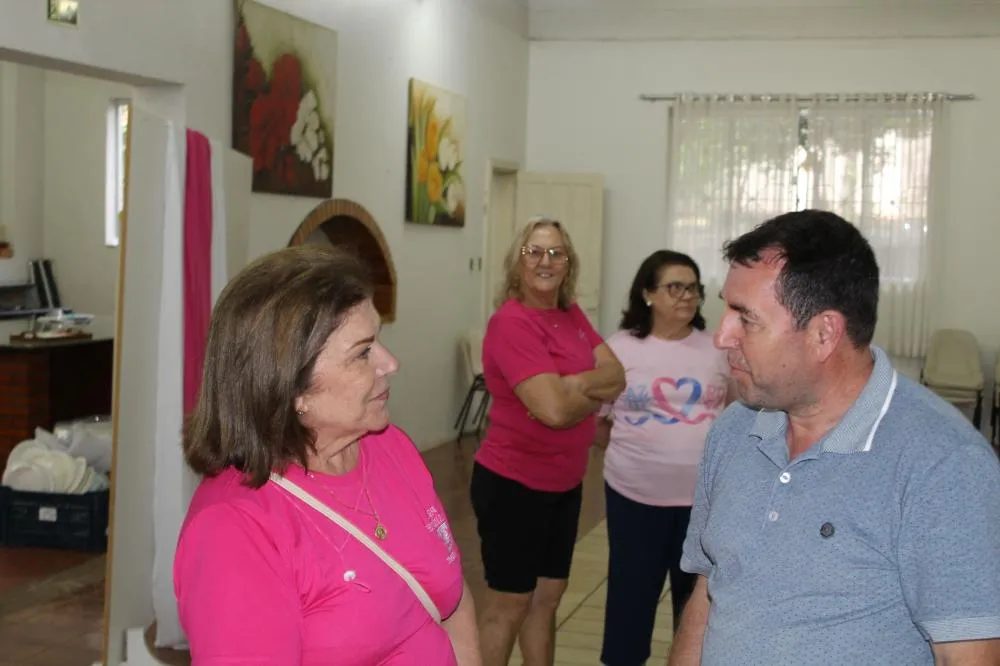 Liga Feminina de Combate ao Câncer confraterniza com seus assistidos