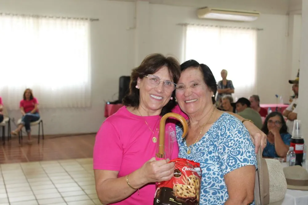 Liga Feminina de Combate ao Câncer confraterniza com seus assistidos