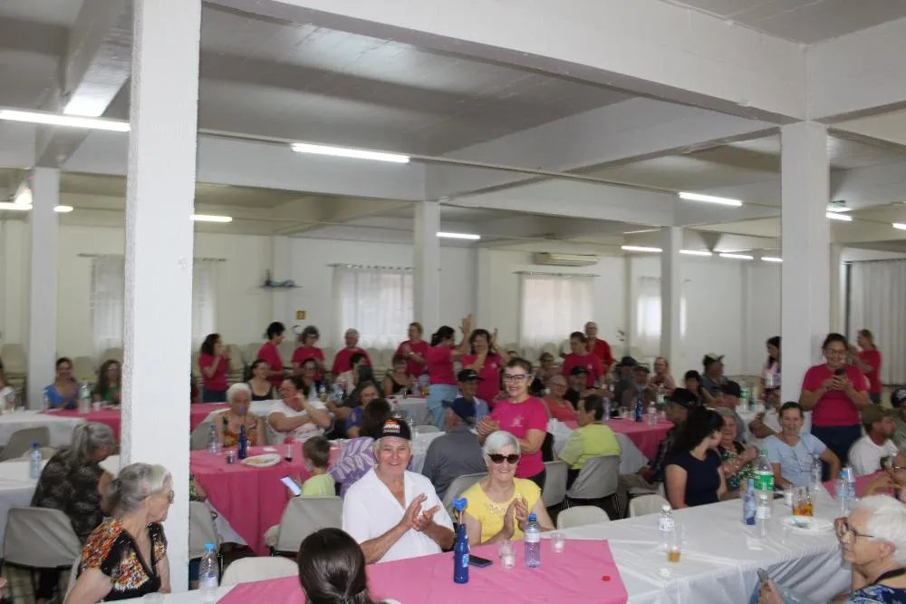 Liga Feminina de Combate ao Câncer confraterniza com seus assistidos
