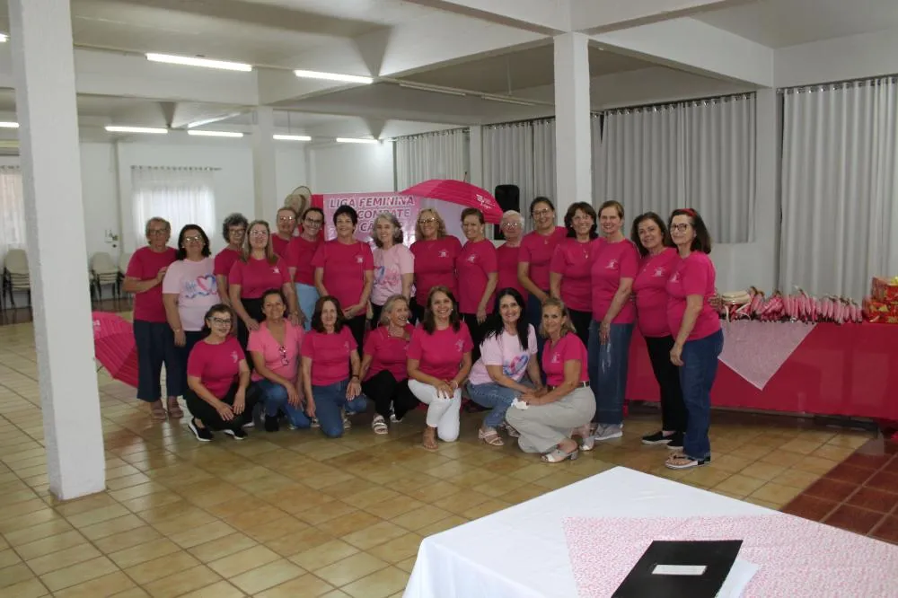 Liga Feminina de Combate ao Câncer confraterniza com seus assistidos