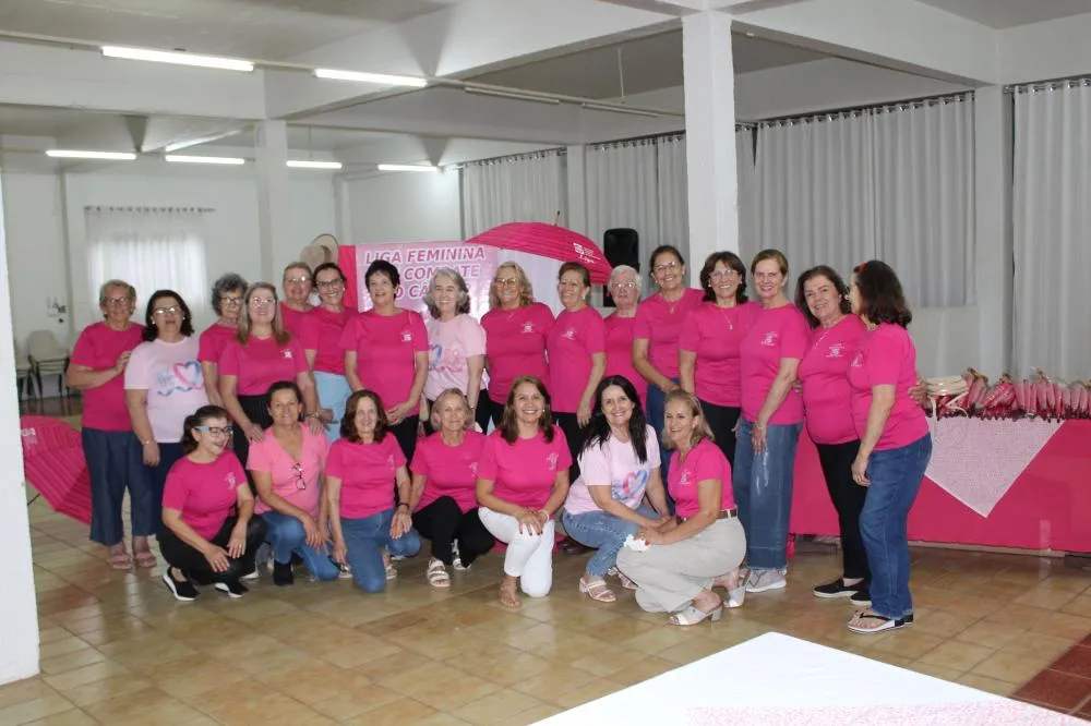 Liga Feminina de Combate ao Câncer confraterniza com seus assistidos