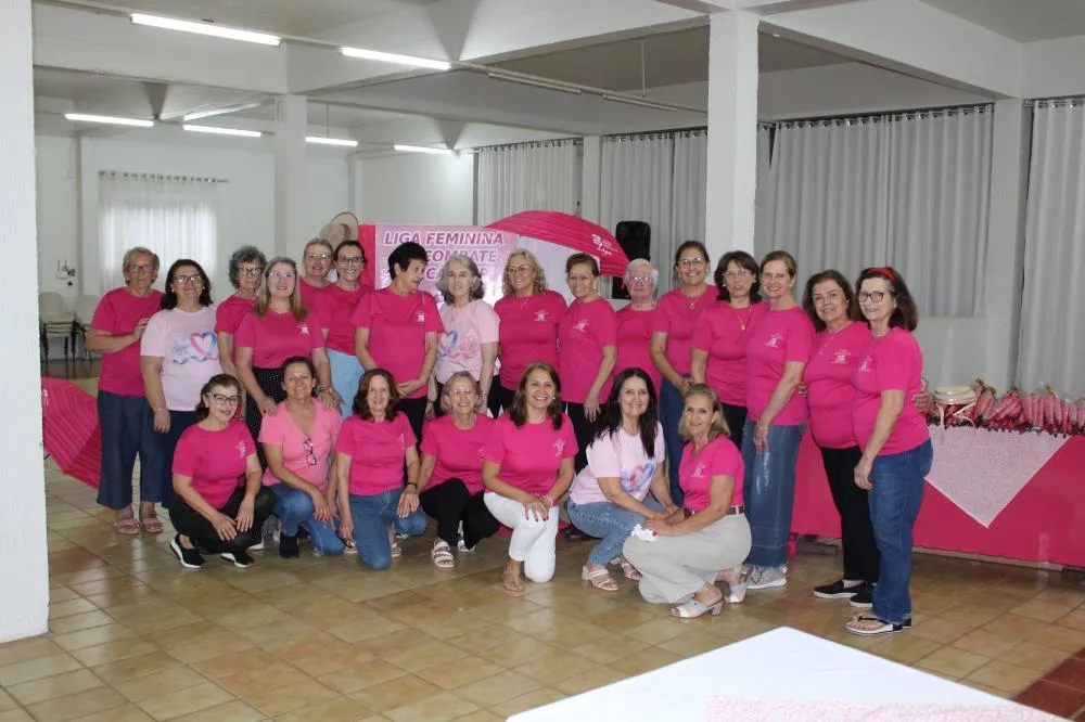 Liga Feminina de Combate ao Câncer confraterniza com seus assistidos