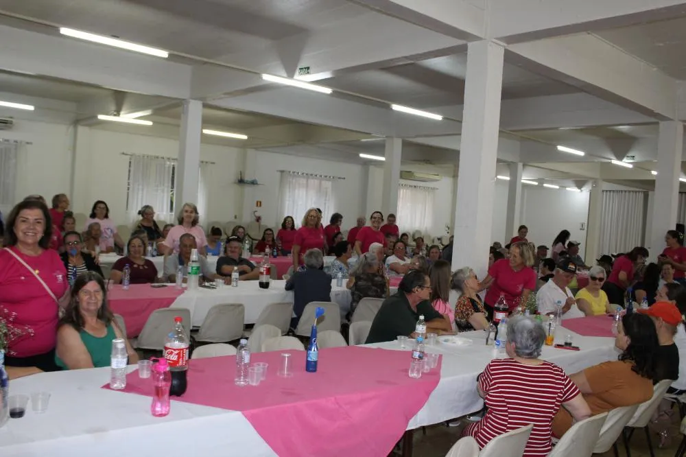 Liga Feminina de Combate ao Câncer confraterniza com seus assistidos