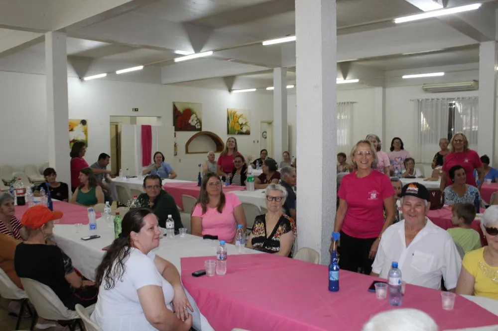 Liga Feminina de Combate ao Câncer confraterniza com seus assistidos