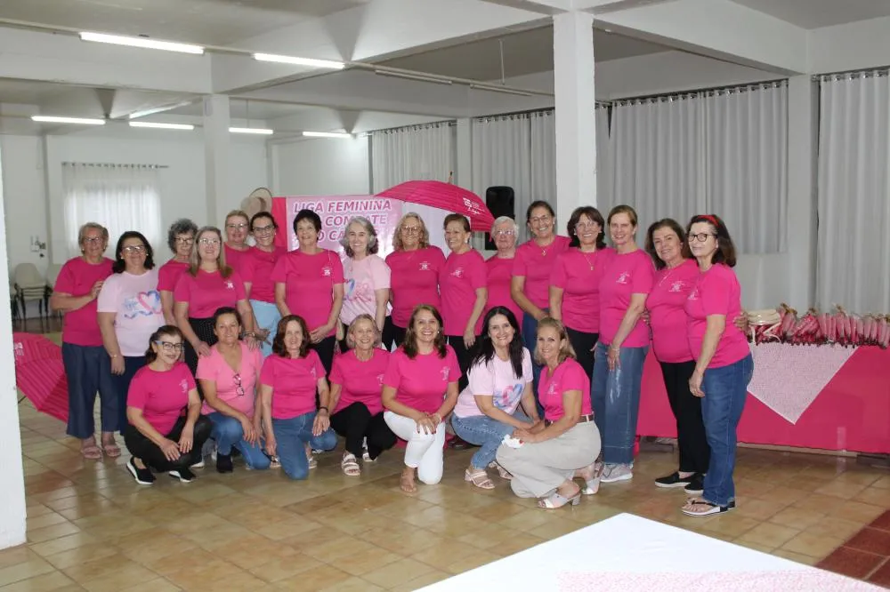 Liga Feminina de Combate ao Câncer confraterniza com seus assistidos