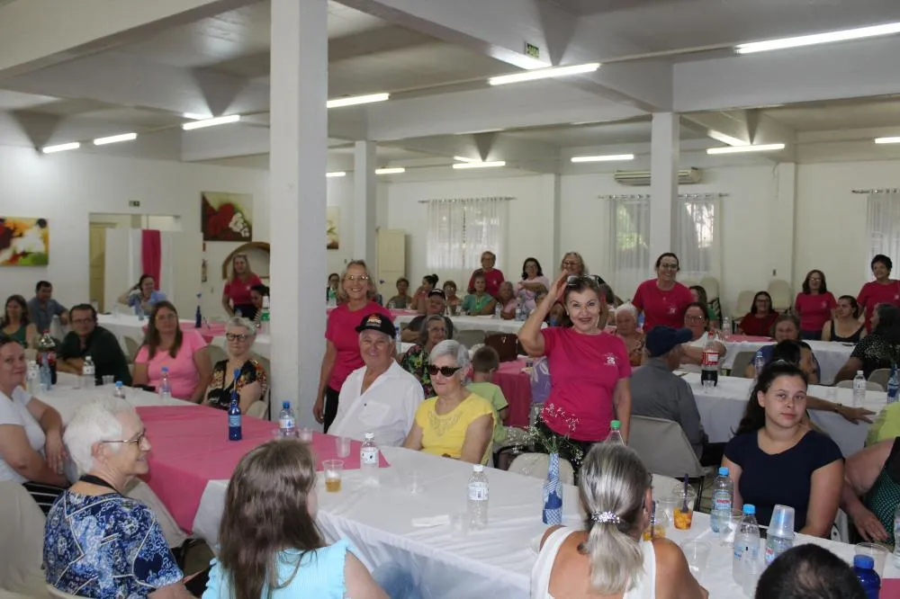 Liga Feminina de Combate ao Câncer confraterniza com seus assistidos