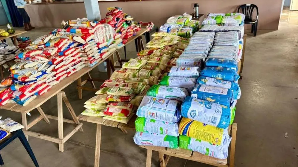  Cavalarianos do CTG Querência Gaúcha arrecadam alimentos para o HSA