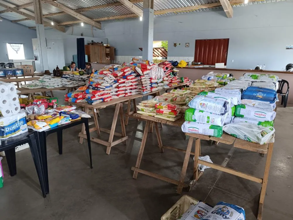  Cavalarianos do CTG Querência Gaúcha arrecadam alimentos para o HSA
