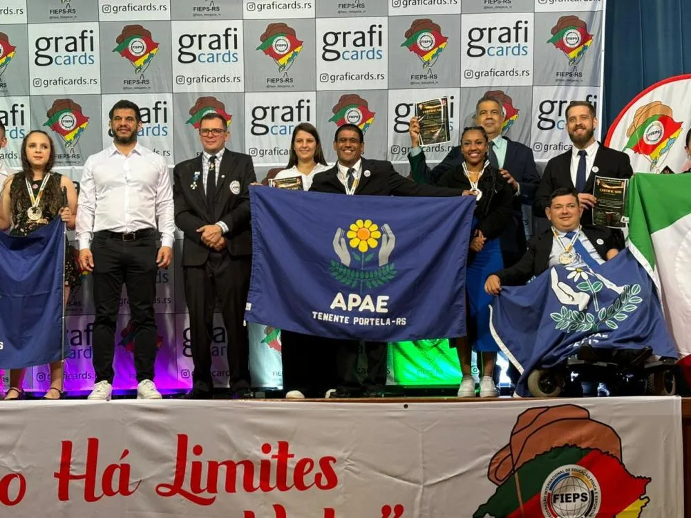 Paratleta da APAE recebe honraria do presidente do Comitê Paraolímpico Brasileiro 