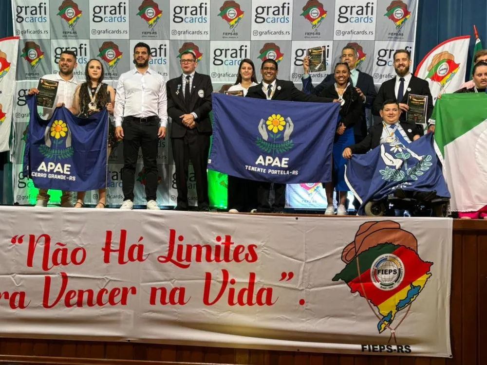Paratleta da APAE recebe honraria do presidente do Comitê Paraolímpico Brasileiro 