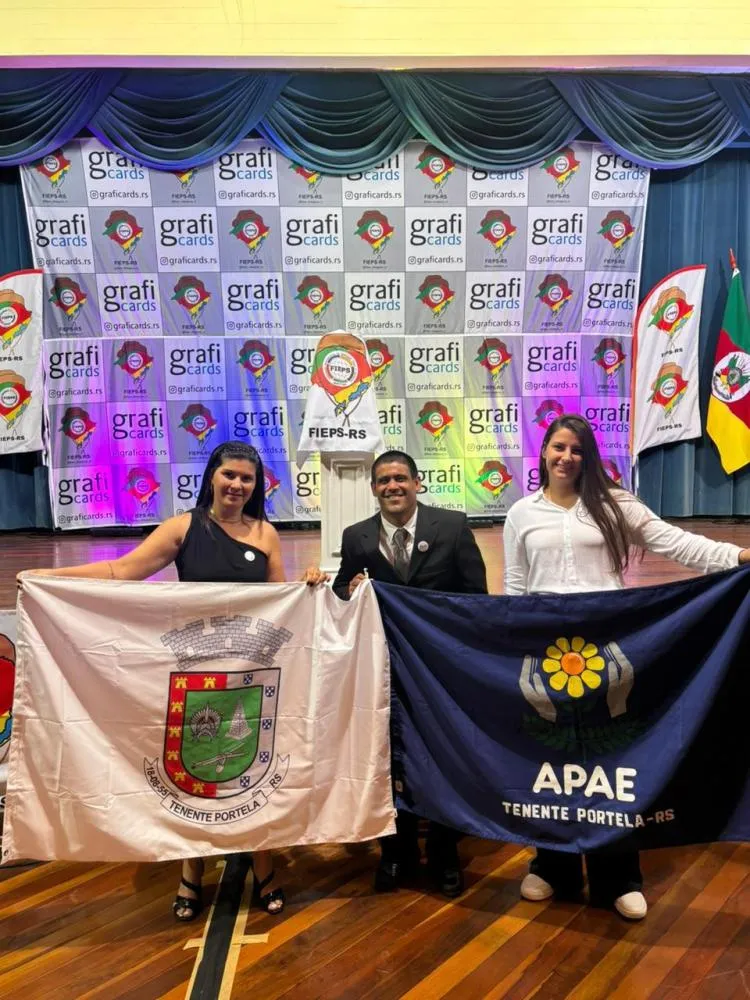 Paratleta da APAE recebe honraria do presidente do Comitê Paraolímpico Brasileiro 