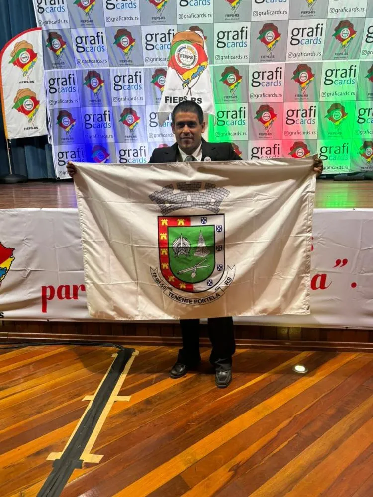 Paratleta da APAE recebe honraria do presidente do Comitê Paraolímpico Brasileiro 