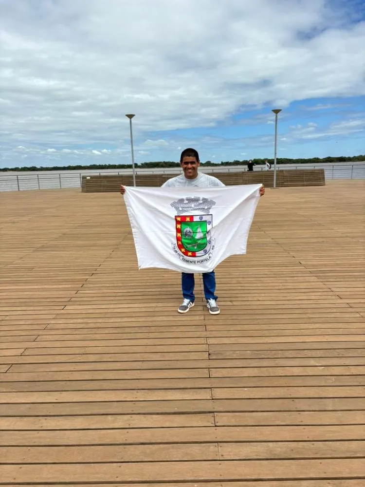 Paratleta da APAE recebe honraria do presidente do Comitê Paraolímpico Brasileiro 