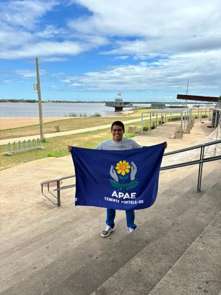Paratleta da APAE recebe honraria do presidente do Comitê Paraolímpico Brasileiro 
