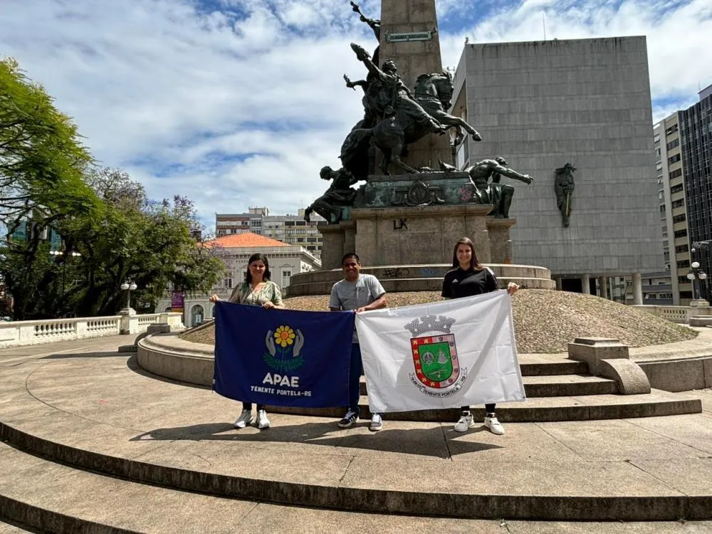 Paratleta da APAE recebe honraria do presidente do Comitê Paraolímpico Brasileiro 