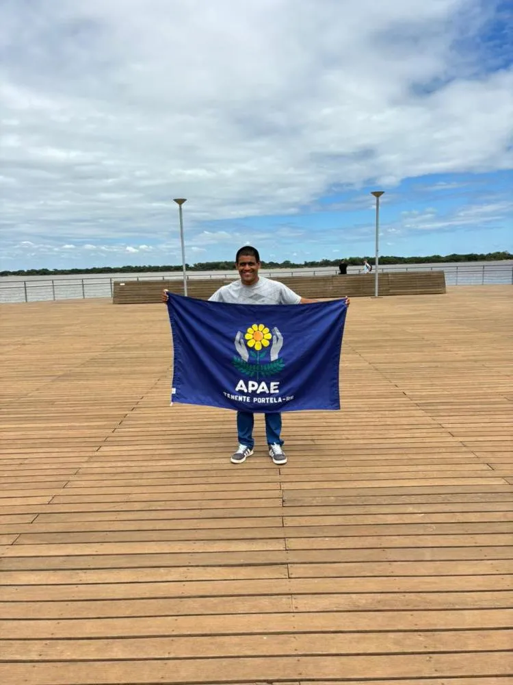 Paratleta da APAE recebe honraria do presidente do Comitê Paraolímpico Brasileiro 