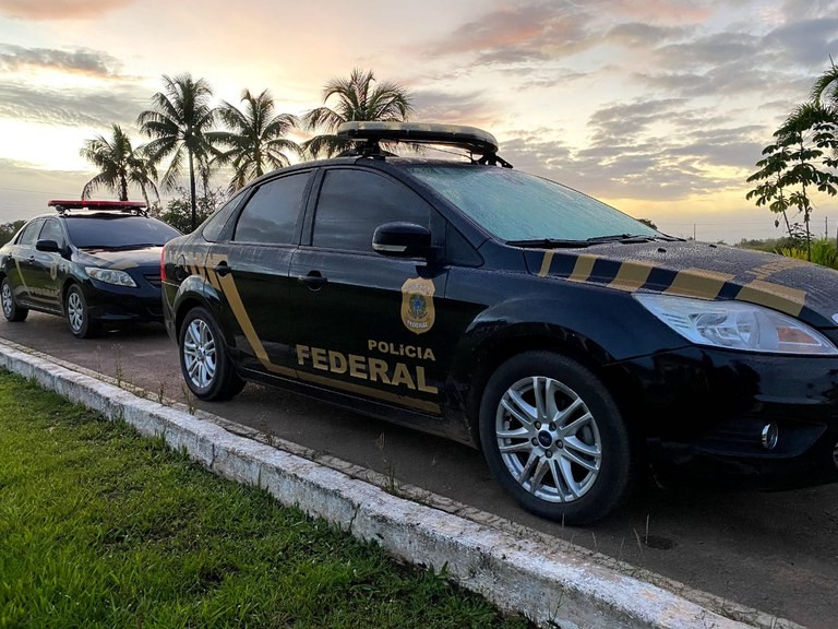 Policiais federais prendem foragidos por tráfico internacional de armas e munições em cinco estados e no DF