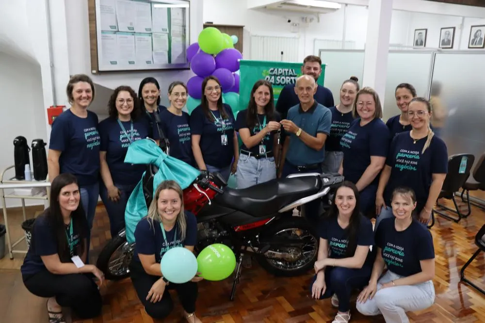 Sicoob Creditapiranga realiza entrega de motocicletas para cooperados contemplados na Promoção Capital da Sorte