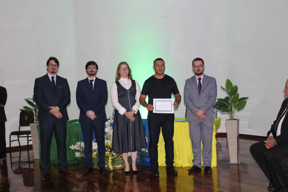 Confira as fotos da diplomação do prefeito e vereadores de Miraguaí