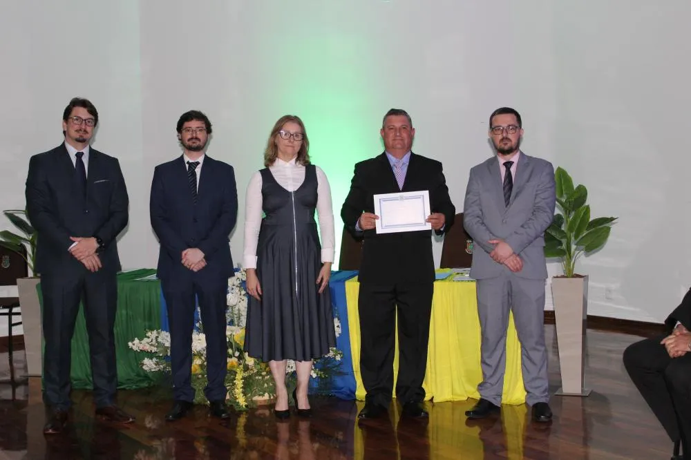 Confira as fotos da diplomação do prefeito e vereadores de Miraguaí