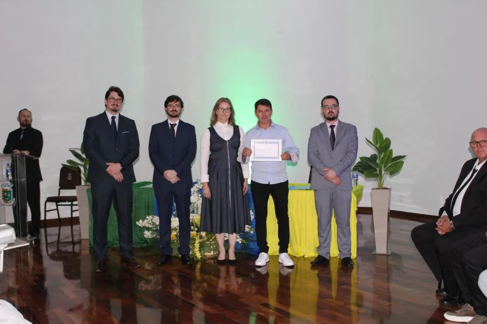 Confira as fotos da diplomação do prefeito e vereadores de Miraguaí