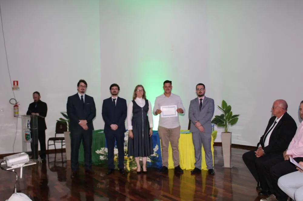Confira as fotos da diplomação do prefeito e vereadores de Miraguaí