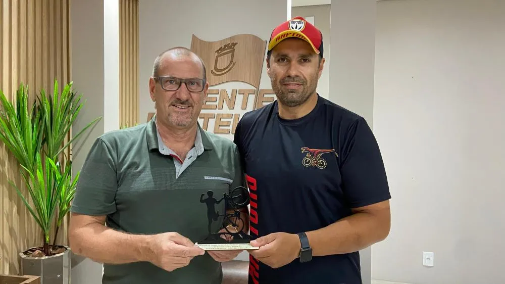Prefeito Rosemar Sala recebe a visita do paraciclista Ricardo Raffaelli
