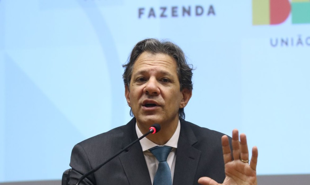 Brasília (DF), 17/07/2023 - Ministro da Fazenda, Fernando Haddad, fala sobre o programa Desenrola Brasil. durante entrevista coletiva a imprensa, E/D. Secretario da SPE, Guilherme Mello, Ministro Haddad, e o Assessor da Secretária de Reformas Econômicas,
