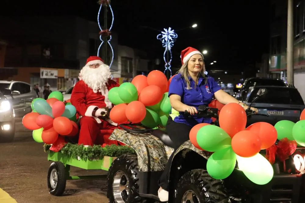 Chegada do Papai Noel marcou os festejos natalinos