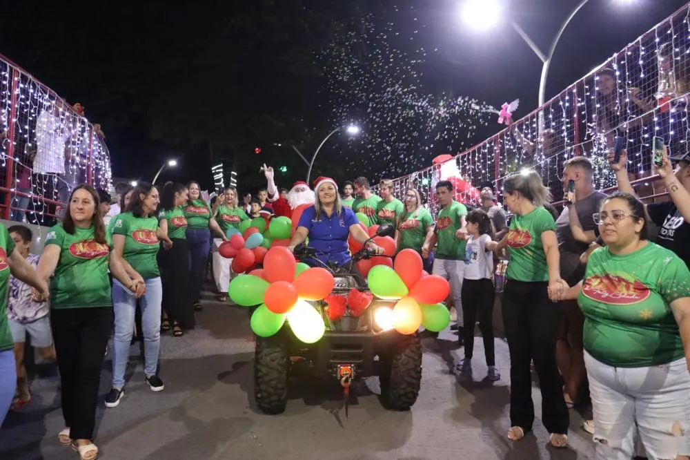 Chegada do Papai Noel marcou os festejos natalinos