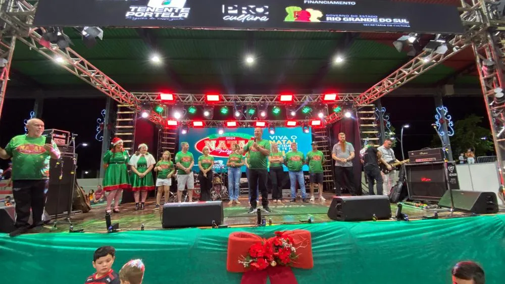 Chegada do Papai Noel marcou os festejos natalinos