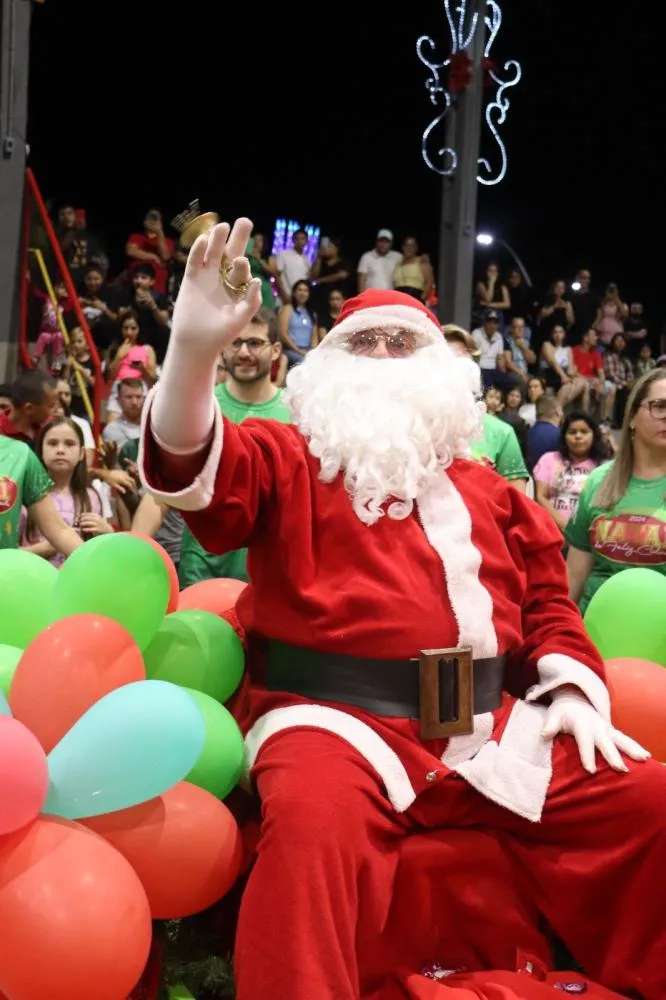 Chegada do Papai Noel marcou os festejos natalinos