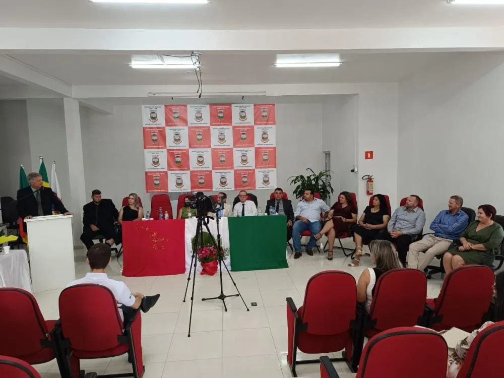 Posse de vereadores, prefeito e vice-prefeito marca o 1º dia de 2025