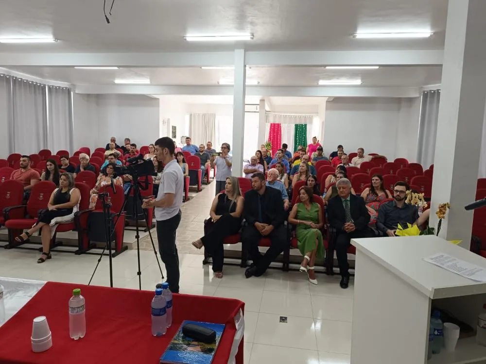 Posse de vereadores, prefeito e vice-prefeito marca o 1º dia de 2025